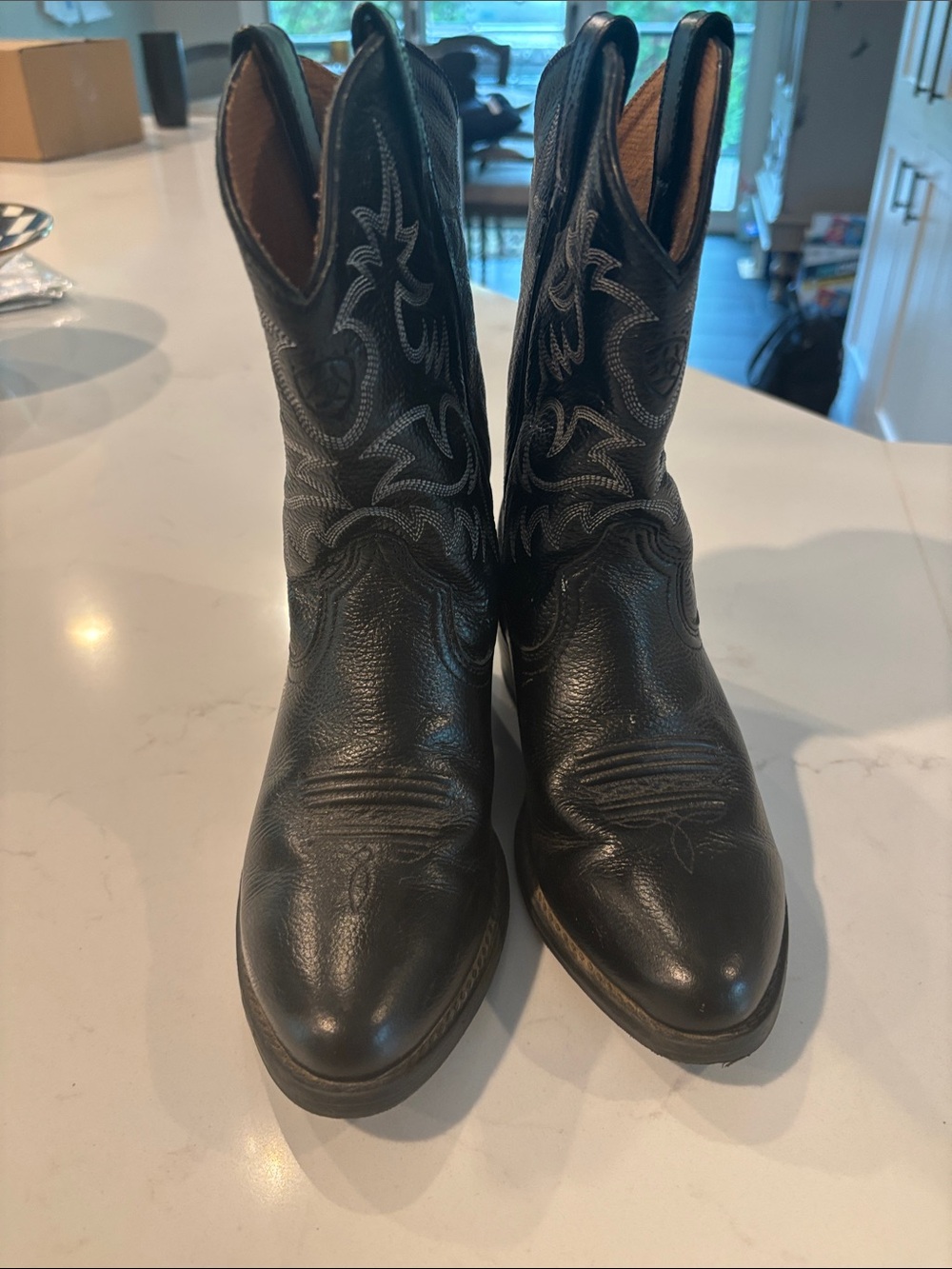 Ariat Black Leather Western Cowboy Boots with Decorative Stitching